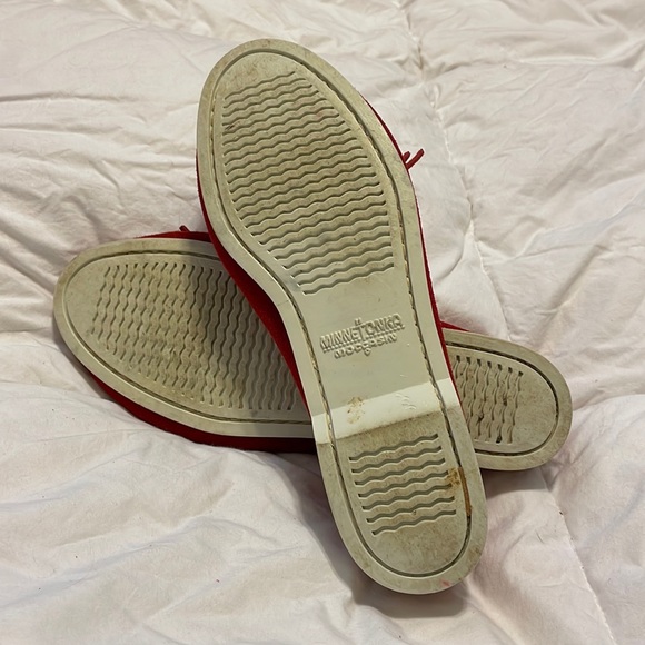 Minnetonka Red Kilty Moccasins Women's Size 8 1/2 - Picture 6 of 9